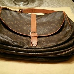 LV Monogram Samur 35